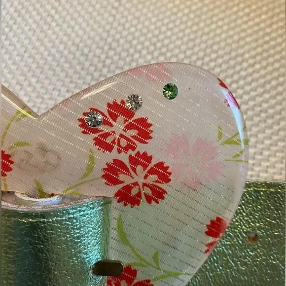 Rare Kaos acrylic heart buckle reversible white and metallic green leather belt